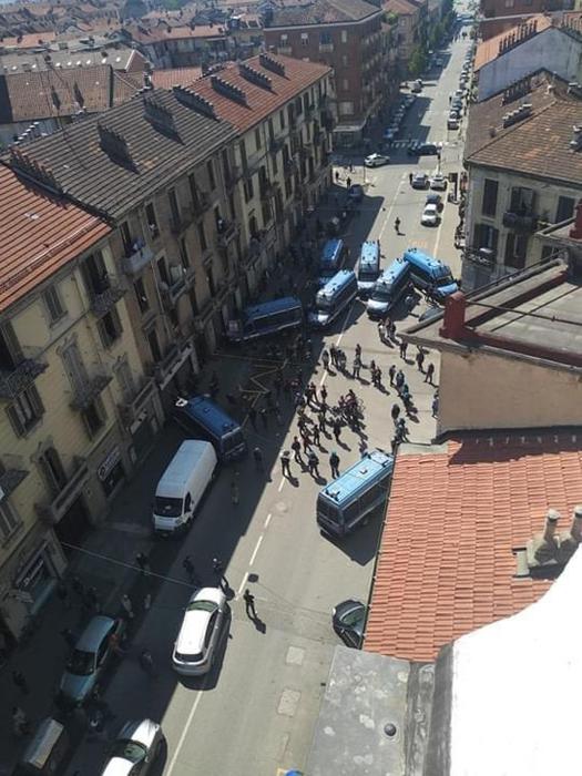 Coronavirus: raduno anarchici a Torino, interviene polizia