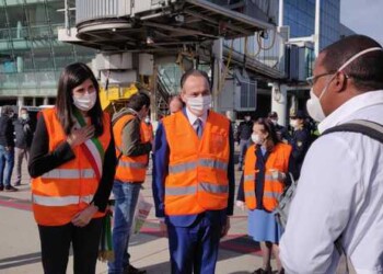 Coronavirus: sanitari ‘Brigada’ cubana atterrati a Torino