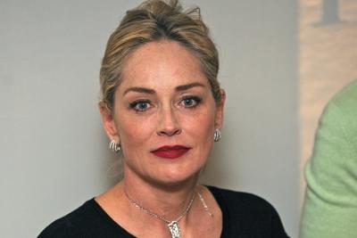 Coronavirus, Sharon Stone: Io credo agli scienziati non ai politici!'