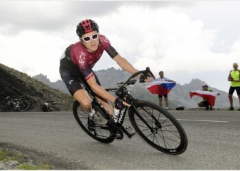 Coronavirus, Thomas pedala tre giorni e raccoglie oltre 370mila euro