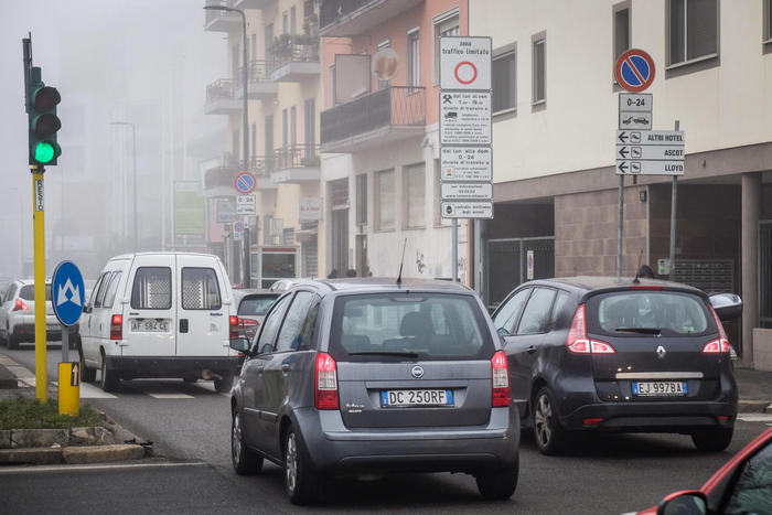 Coronvirus: smog in calo 50% in Europa
