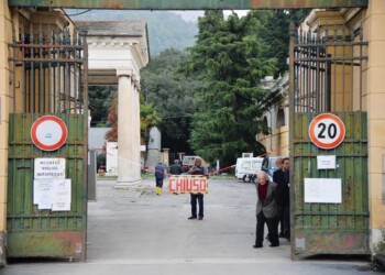 Covid, a Genova turni preti in cimitero