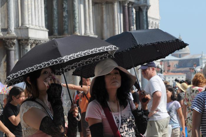 Covid: Emiliano, penso a tamponi per turisti in Puglia