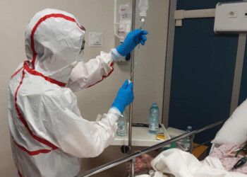 Covid, in calo nuovi casi e decessi