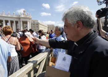 Covid, Papa Francesco dona dpi a Chiavari