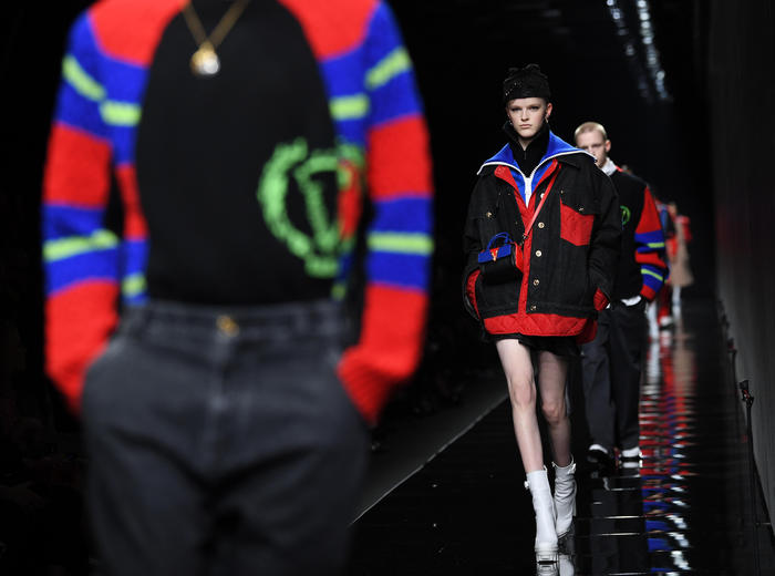 Da Capri Holding 3 mlndi dollari di aiuti