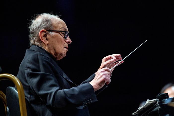 Da Morricone a Ughi, fateci tornare in scena