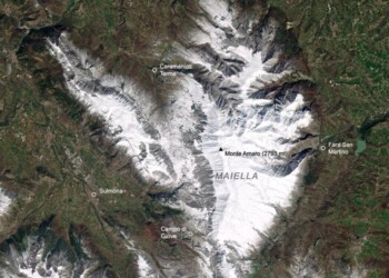 Dallo spazio la Majella innevata sembra un cuore di ghiaccio
