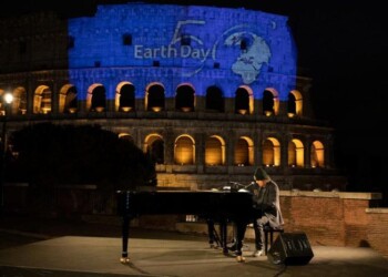 Earth Day: Zucchero dal Colosseo, con Bono ‘Canta la vita’