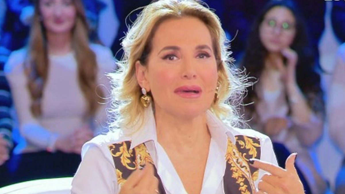 Cancellare i programmi condotti da Barbara  D’Urso? Italiani, pensiamo al Coronavirus e a ricostruire l’Italia 