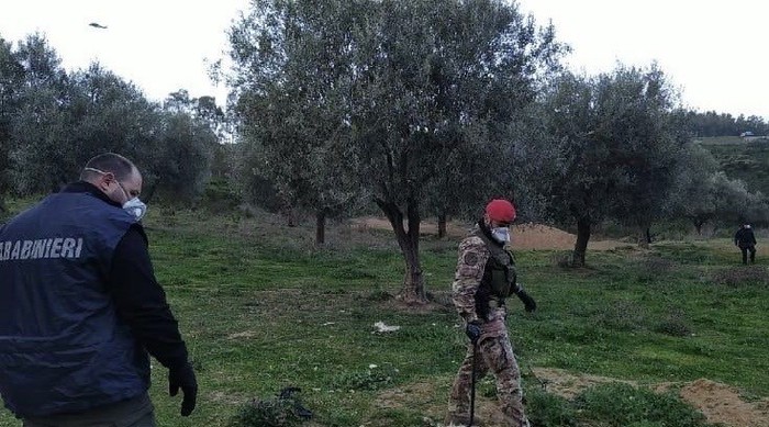 Fratelli uccisi, scagionato dal padre ma resta in carcere