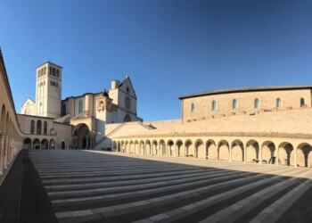 Frati Assisi,viviamo Passione collettiva