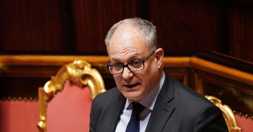 Gualtieri: stop all’Iva sulle mascherine per tutto il 2020. Rinvio scontrini elettronici . Naspi prorogata di due mesi
