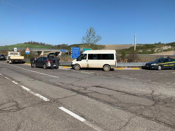 In dodici su due furgoni, multati Gdf