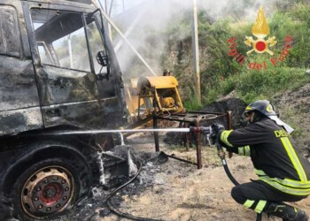 Incendio mezzi impresa, non escluso dolo