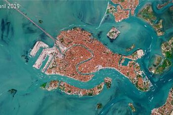 La laguna di Venezia deserta, vista dallo spazio