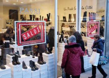 Lazio, ok a vendita scarpe per bambini