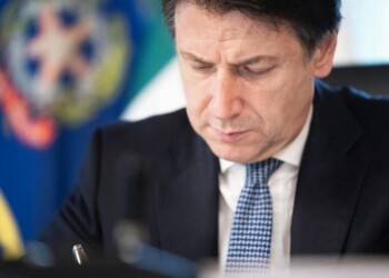 Mes: Di Battista, mi fido di Conte