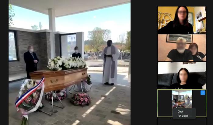 Muore in Francia, parenti a funerale web