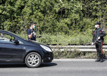 Non resiste a tentazione del primo bagno, multato a Ravenna