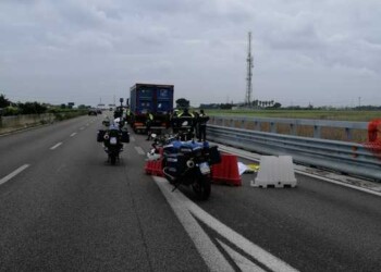Operaio muore travolto da camion