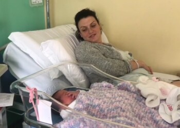 Papà assiste al parto via tablet dall’auto
