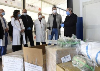Papa dona dispositivi a ospedale Locri