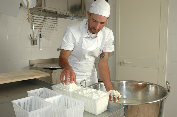 Pastore mantiene promessa, incasso ad Asl