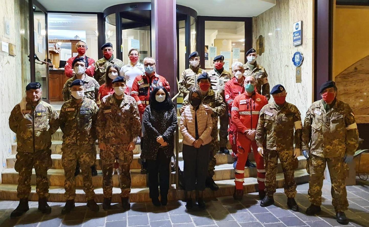 COVID-19: collocare chi è “anziano e negativo” in strutture separate