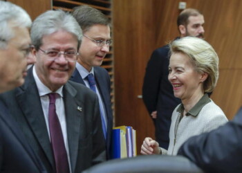 Renzi, attiverei di corsa il Mes