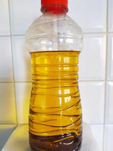 Mai nel lavandino: vademecum per smaltire bene l'olio da cucina