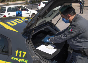 Rincari su mascherine, sequestri a Bari