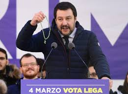 Salvini guida la rivolta dei cattolici anti-Bergoglio per riprendersi la scena