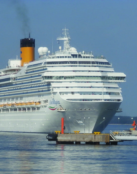 Sbarco equipaggio Costa Magica ad Ancona