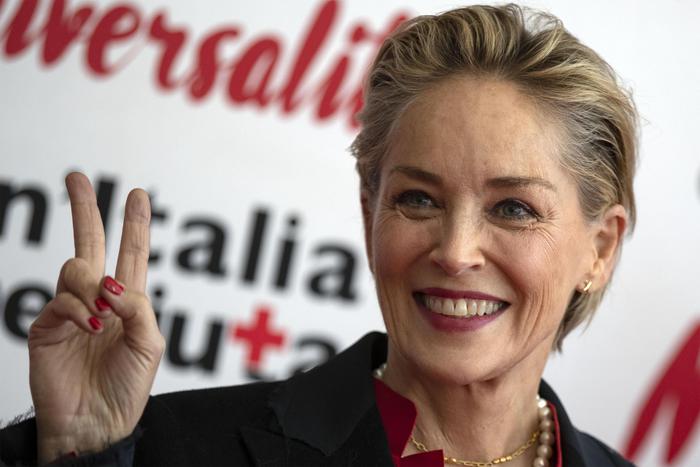Sharon Stone, grazie angeli della CRI per lotta a Coronavirus