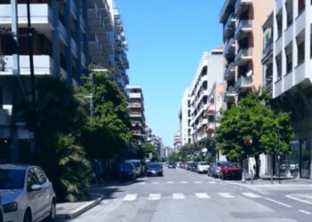 Strade vuote,negozi aperti’chi compra?’