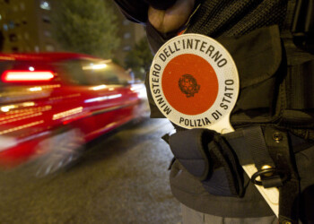 Ubriaco schiaffeggia moglie, arrestato