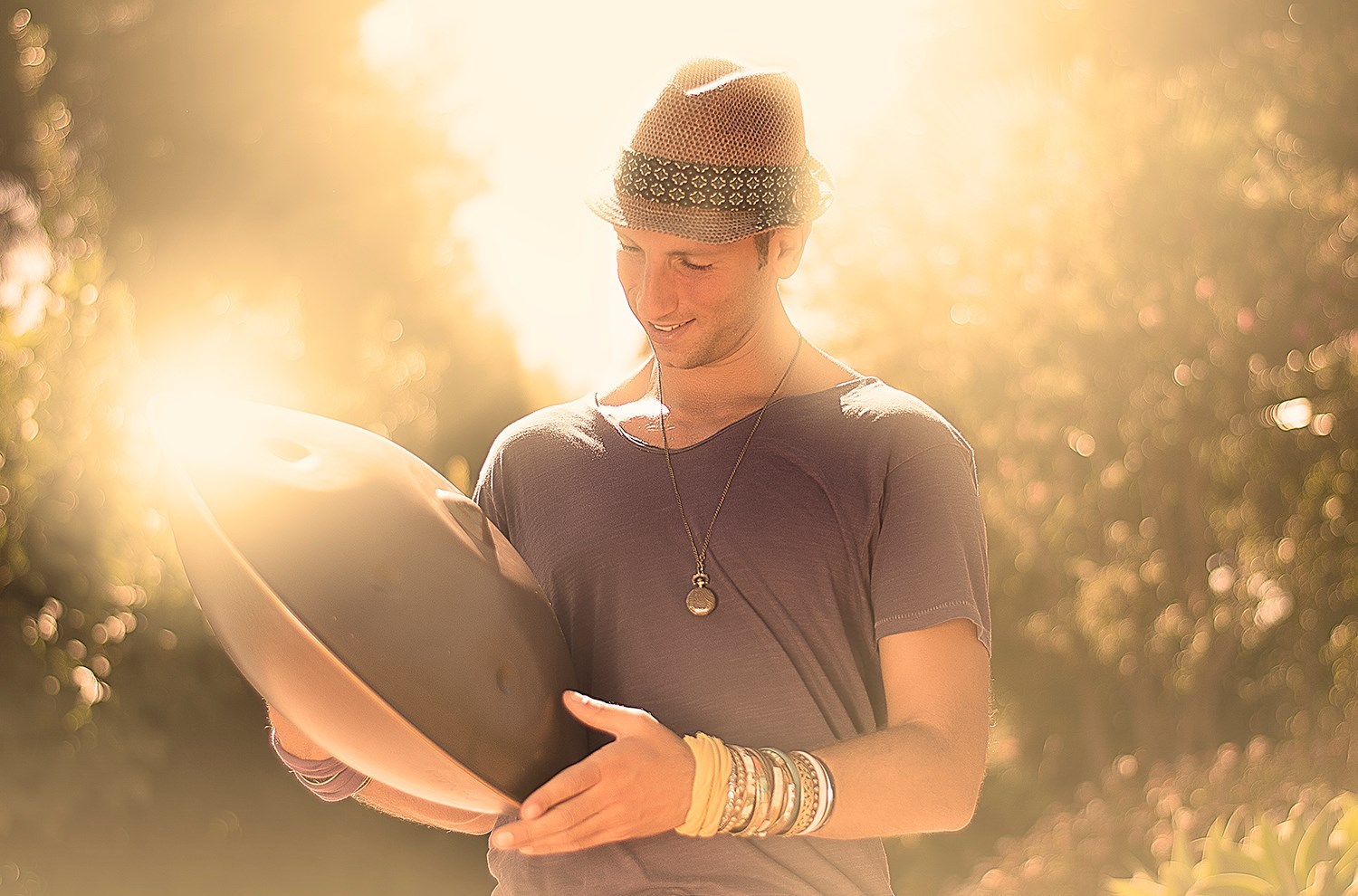 Marco Selvaggio l’approccio all’hang”Quel suono celestiale mi ha rapito”