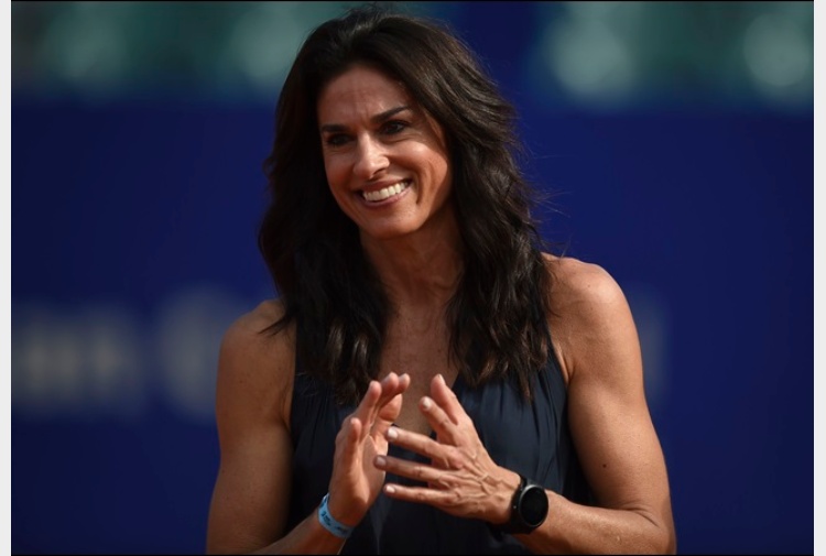 16 maggio: Gaby, il fascino della cinquantenne