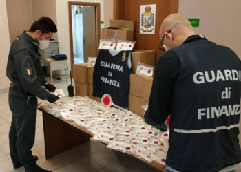 GUARDIA DI FINANZA – VIOLAZIONI DEL CODICE DEL CONSUMO SEQUESTRATE AMMINISTRATIVAMENTE OLTRE 126 MILA MASCHERINE