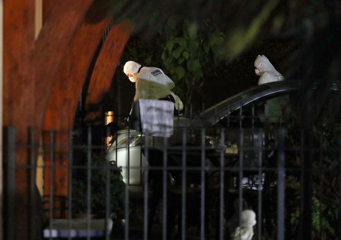 40enne uccide la moglie davanti ai figli