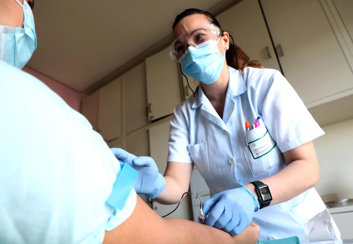 8000 chiamate in Sardegna,da 100 cagliaritani sì test sangue