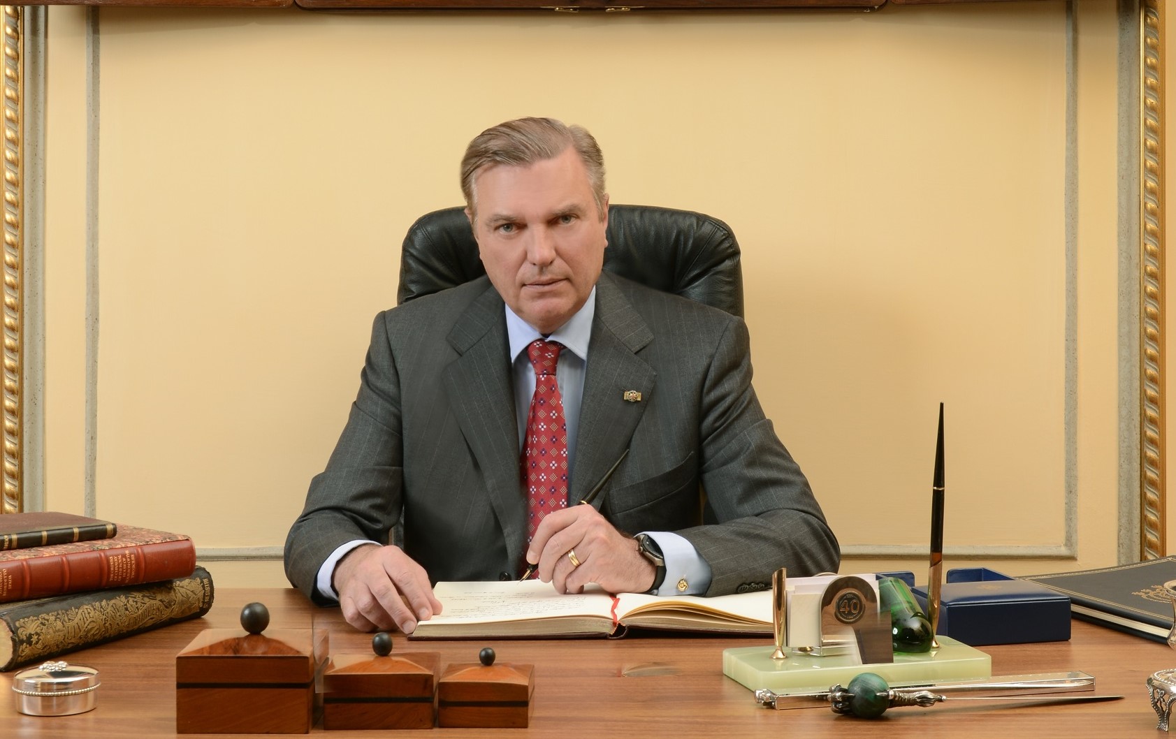 COVID-19: DONAZIONE DI MASCHERINE DELL’ORDINE COSTANTINIANO CHARITY DI CARLO DI BORBONE DELLE DUE SICILIE PER IL PERSONALE SANITARIO DEL SAN CARLO DI POTENZA