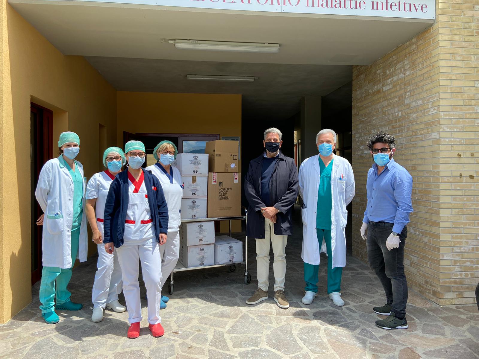 Un gesto di gratitudine per il lavoro svolto finora: il Comune e la ProLoco di Rocca di Mezzo donano presidi sanitari al reparto di Malattie Infettive del San Salvatore