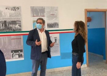Miccichè visita la scuola Pertini, solidarietà alla preside  “Studenti, non sarete lasciati soli”