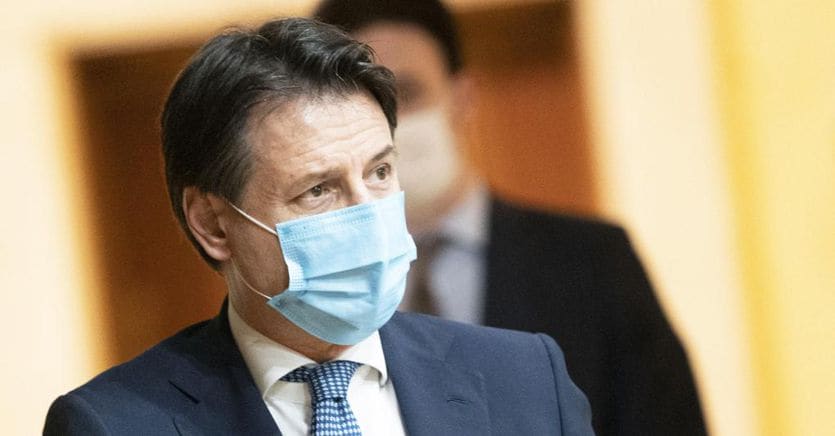 Accordo sui migranti anche per colf e badanti: oggi il decreto Rilancio da 55 mld