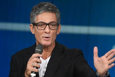 Auguri social al 'sessantenne' Fiorello