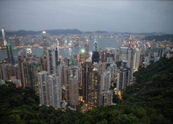 Borsa, Hong Kong apre perdendo il 3%
