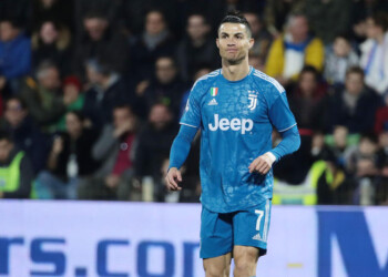 Calcio: dal basket coi piedi alla sfida di tiri, è show CR7
