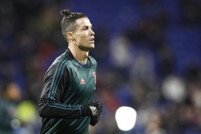 Calcio: finito isolamento, Ronaldo è tornato a Torino